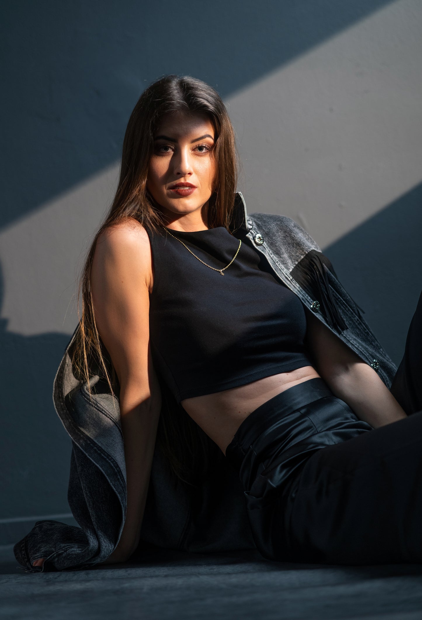 CHAINED – Crop top s odnímateľnou retiazkou / ČIERNY