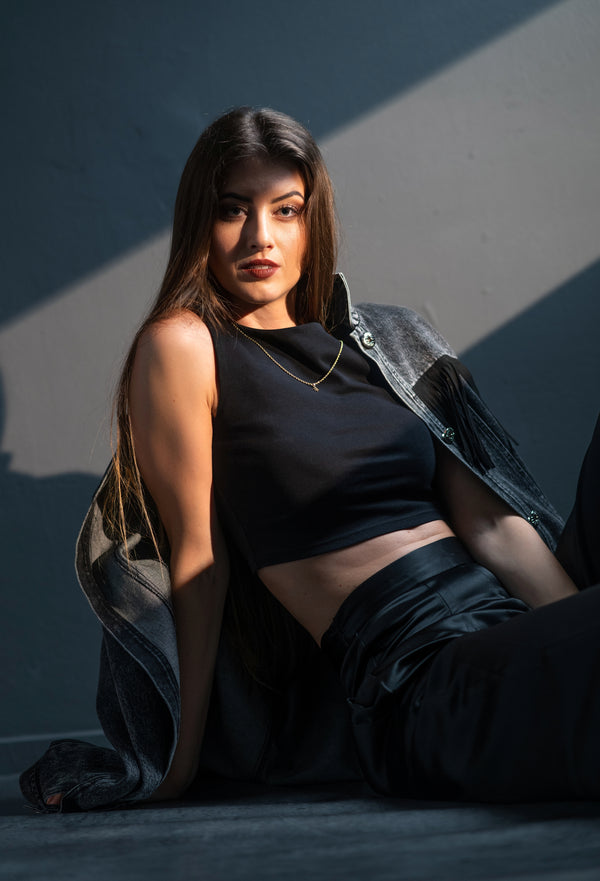 CHAINED – Crop top s odnímateľnou retiazkou / ČIERNY