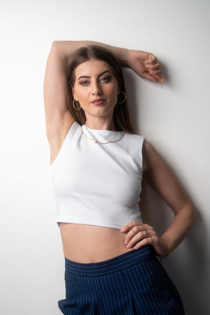 CHAINED – Crop top s odnímateľnou retiazkou / BIELY