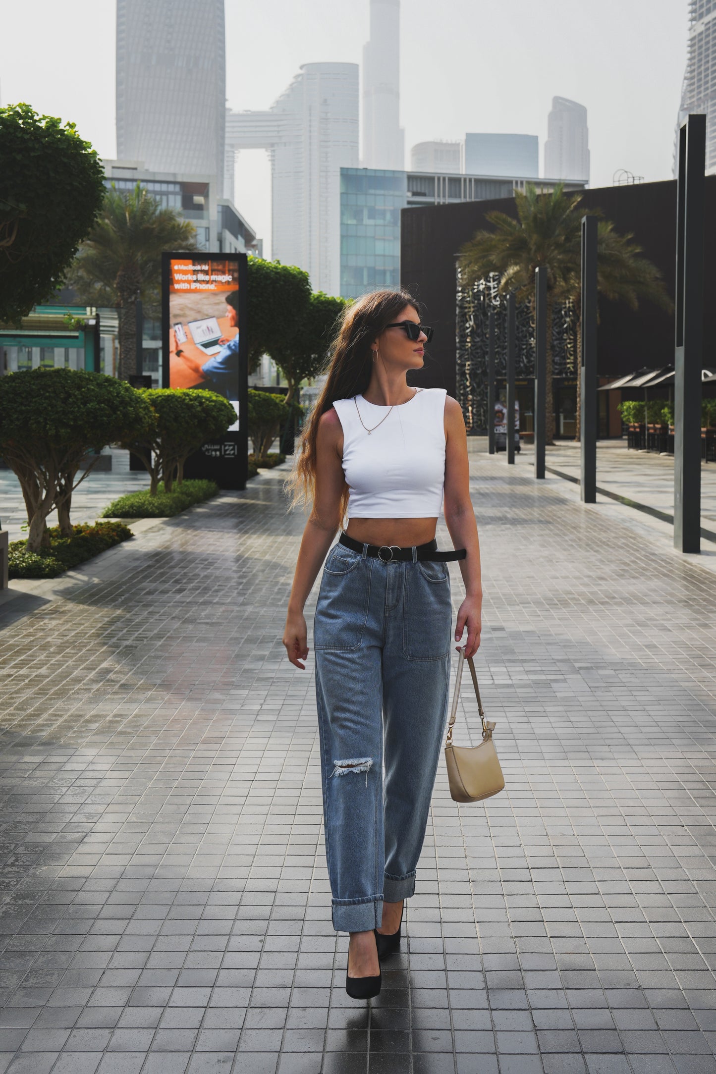 CHAINED – Crop top s odnímateľnou retiazkou / BIELY